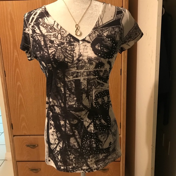 Wet Seal Tops - WetSeal Sexy Peace ✌️V-neck T-shirt